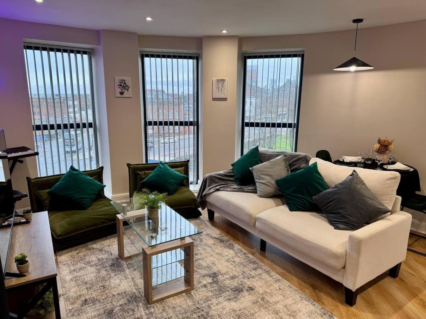 Modern City Apartment - Sleeps 4 & Walk To Arena Leeds  Exterior photo